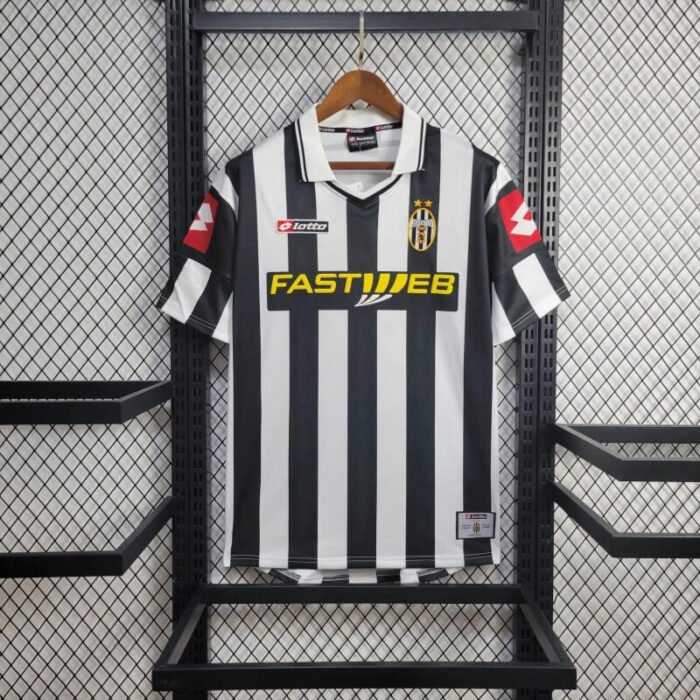 Juventus 01-02 home retro jersey